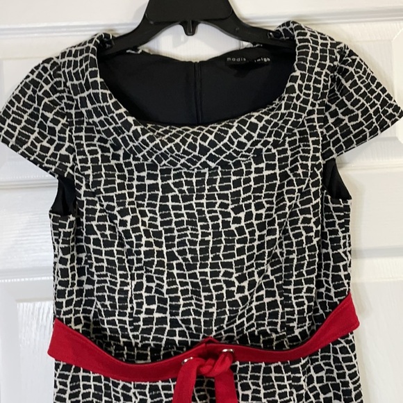8. Black and white dress with red attached belt - Picture 5 of 7